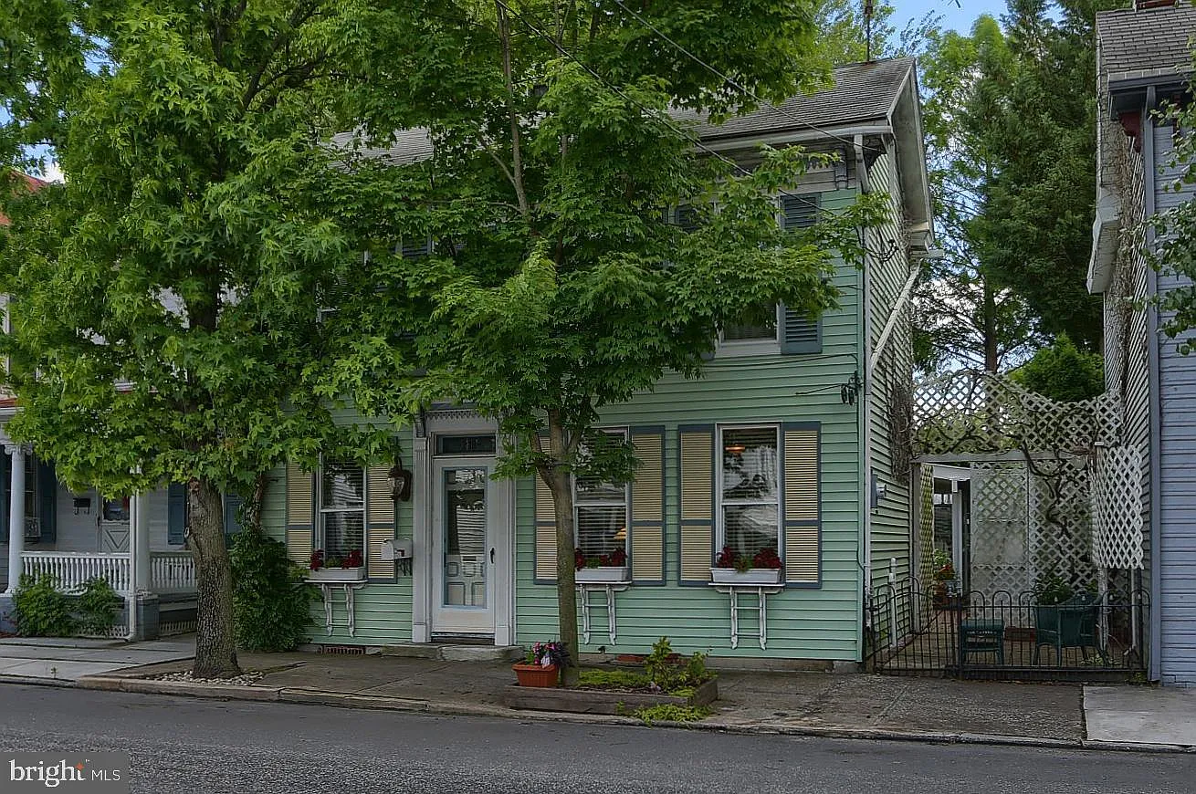 219 S York St photo 1