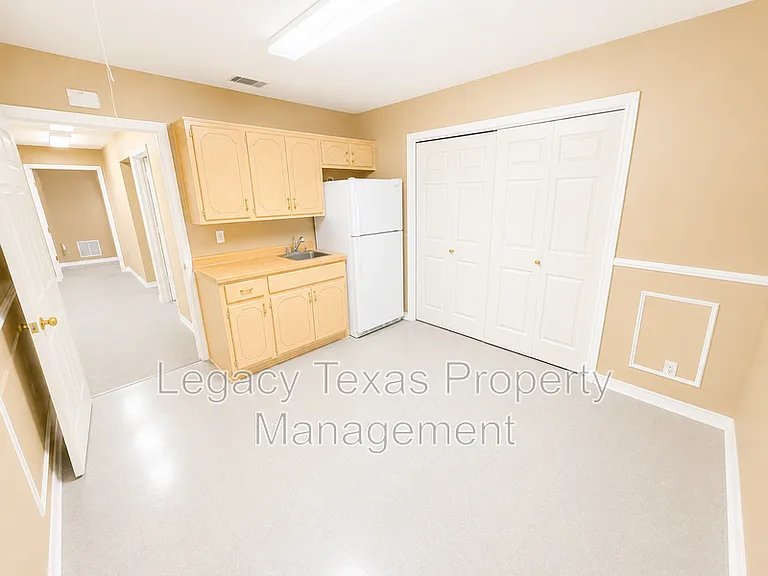 508 N Crowley Rd — Photo 5