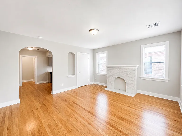 835 East Dr #8 — Photo 3