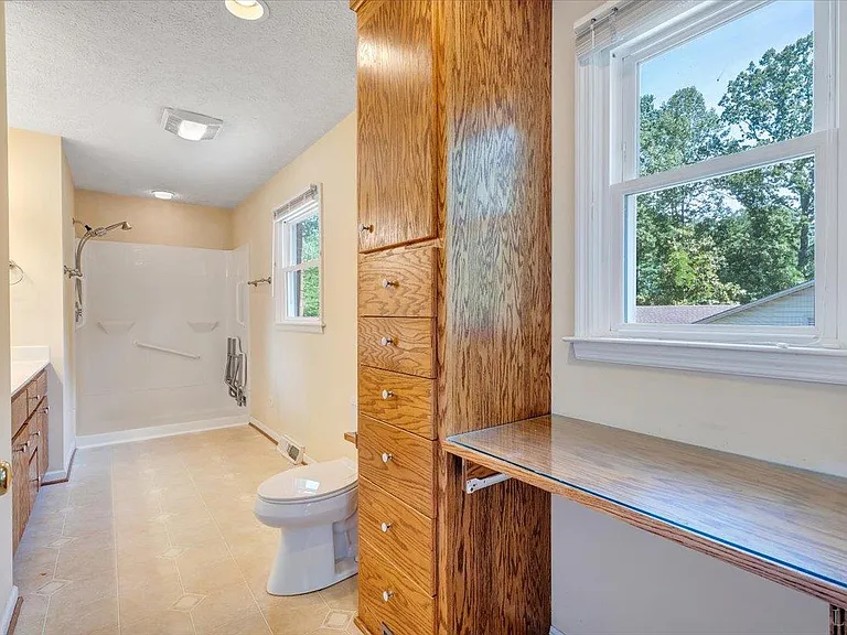 405 Oakland Cir — Photo 22