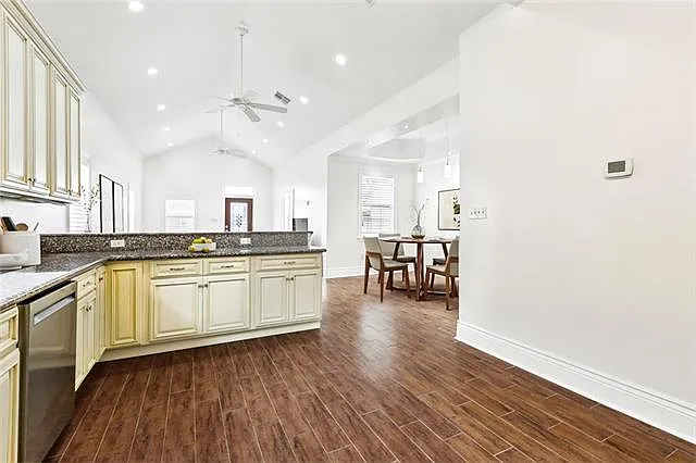 3316 Calhoun St — Photo 7