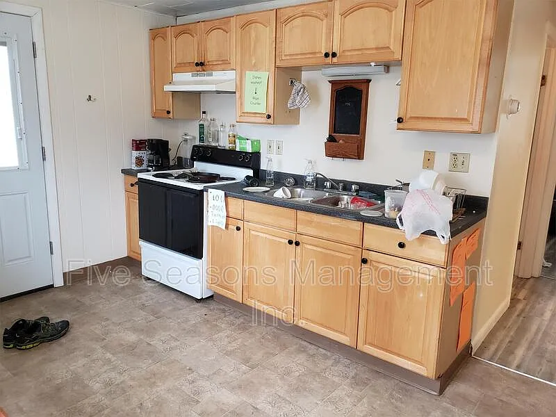 3 bed, 1.0 bath, 1800 sqft, $3,000 — Photo 4
