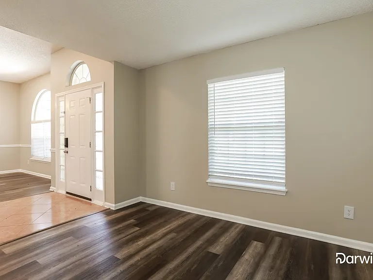 407 Willow Green Dr — Photo 5