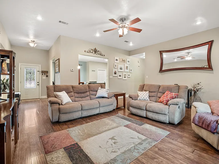 105 Small Oaks Rd — Photo 5