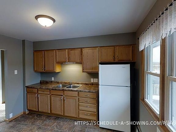 2nd image of 1008 W Bluff St APT C