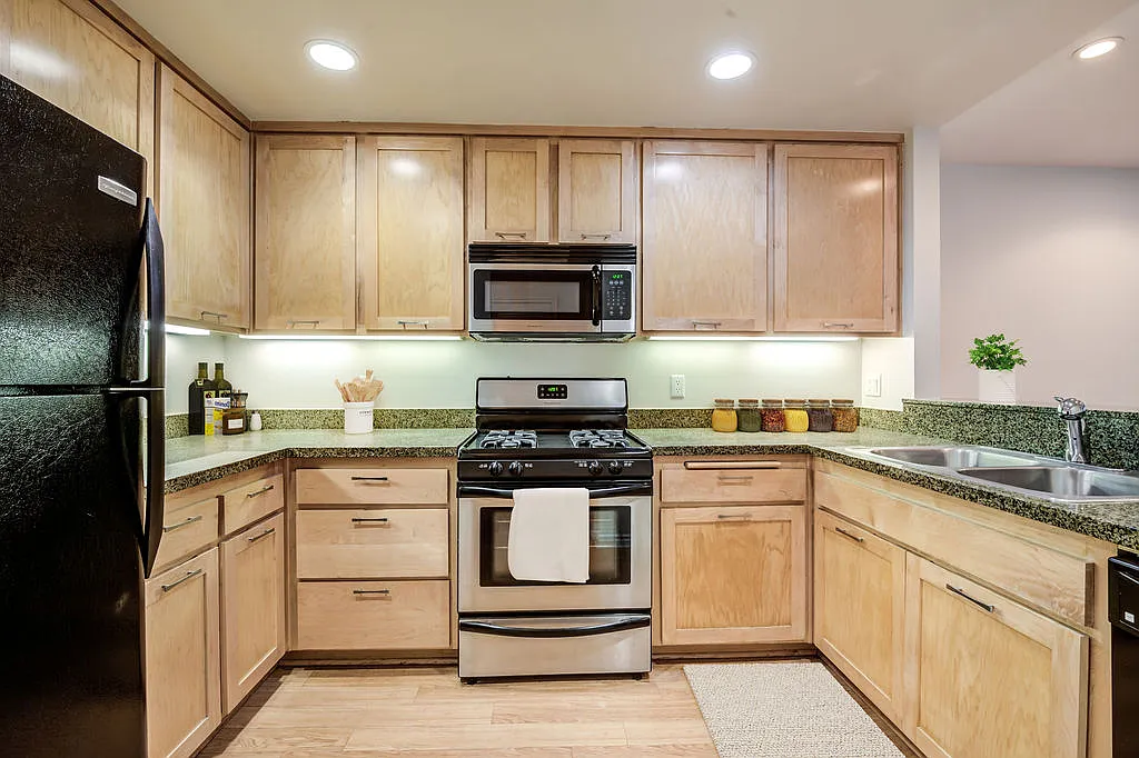 IMT BelaSera at Sherman Way — Photo 1