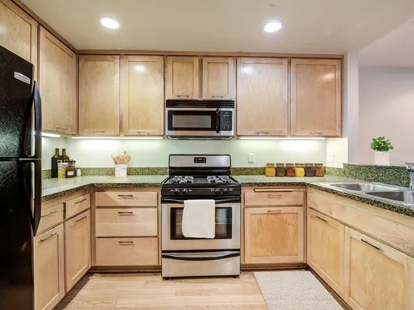 IMT BelaSera at Sherman Way, 19145 Sherman Way #206, Reseda, CA 91335