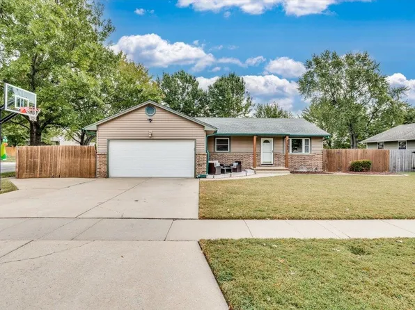 4262 N Stratford Ln, Wichita, KS 67226