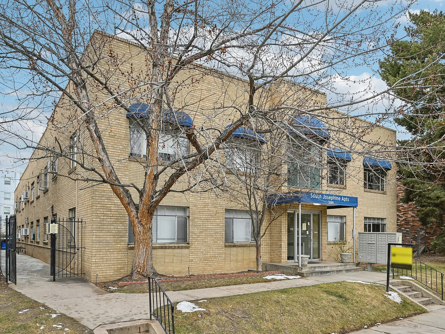 South Josephine Apartments — Photo 4