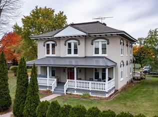 214 E Main St, Weyauwega, WI 54983