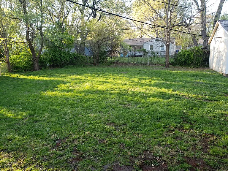 Great back yard is fully fenced in for pets. Also has a huge shed/garage, we call "the barn" for extra storage of lawnmower or other stuff.
