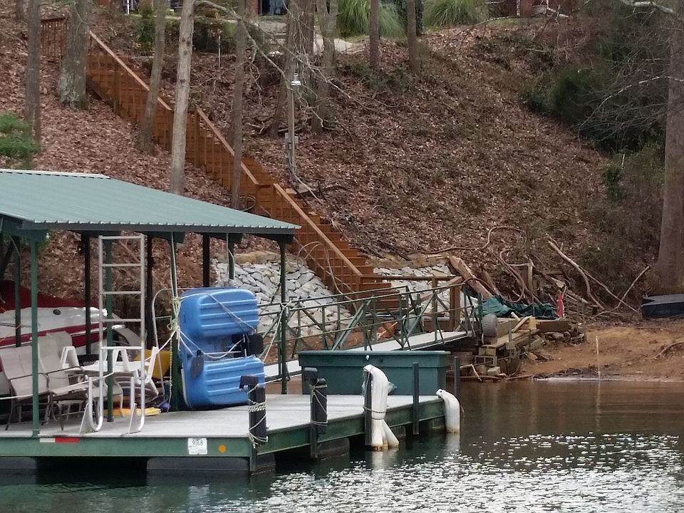 LAKE HARTWELL VIEW