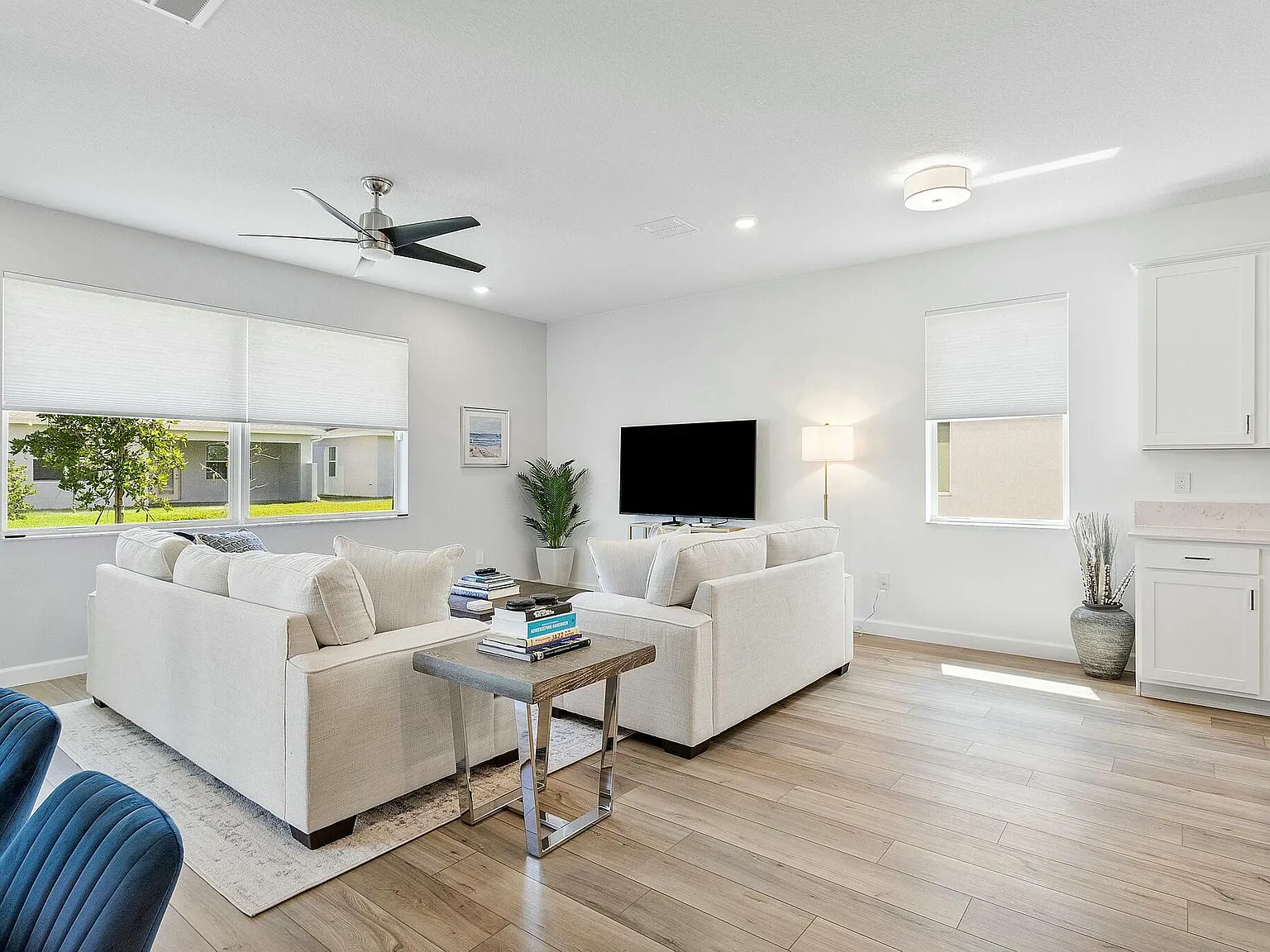 4 bed, 3.0 bath, 2509 sqft, $7,950 — Photo 3