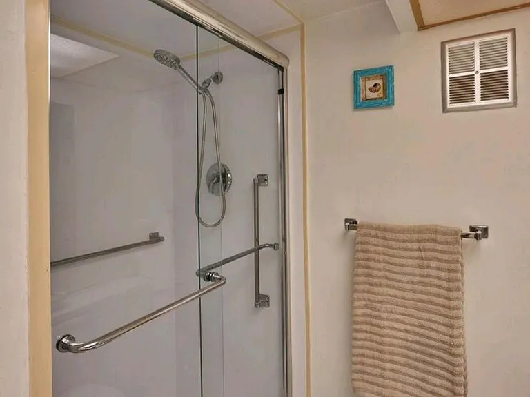4550 Cove Cir #808 — Photo 13
