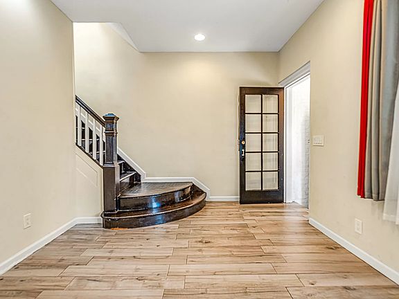 4th image of 3147 78th St