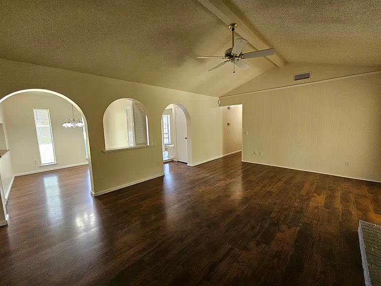 1302 Berkeley Dr — Photo 17