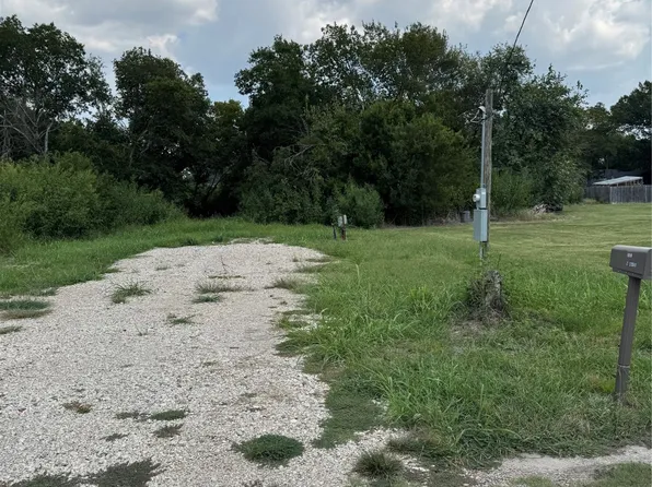 312 N Waco St, Mart, TX 76664