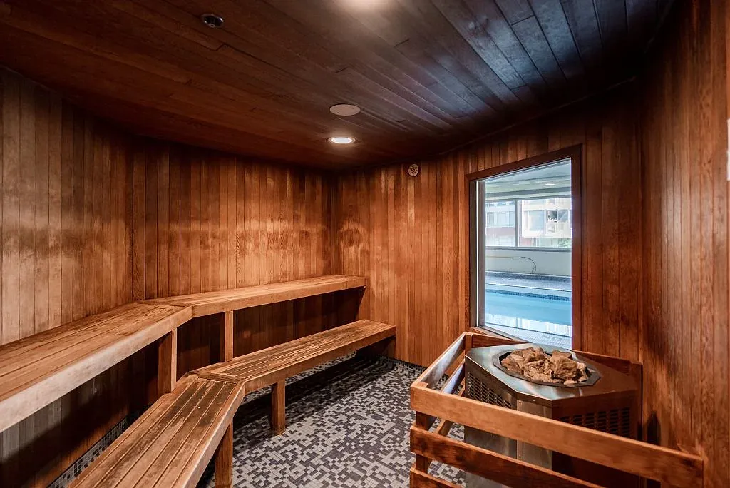 4 bed, 1000 sqft, $2,200 — Photo 4