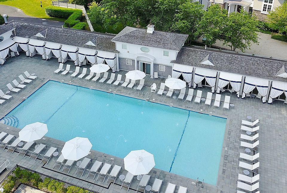 Middle two-story cabana 