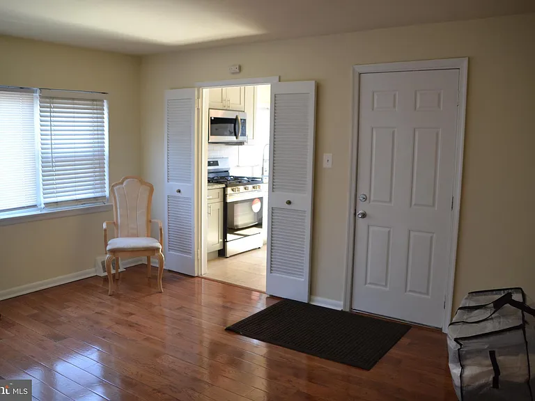 246 Ardmore Ave — Photo 4