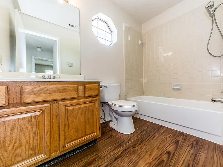 2710 Francisco Dr — Photo 33