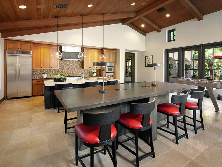Woodbury Court Apartment Homes — Photo 19