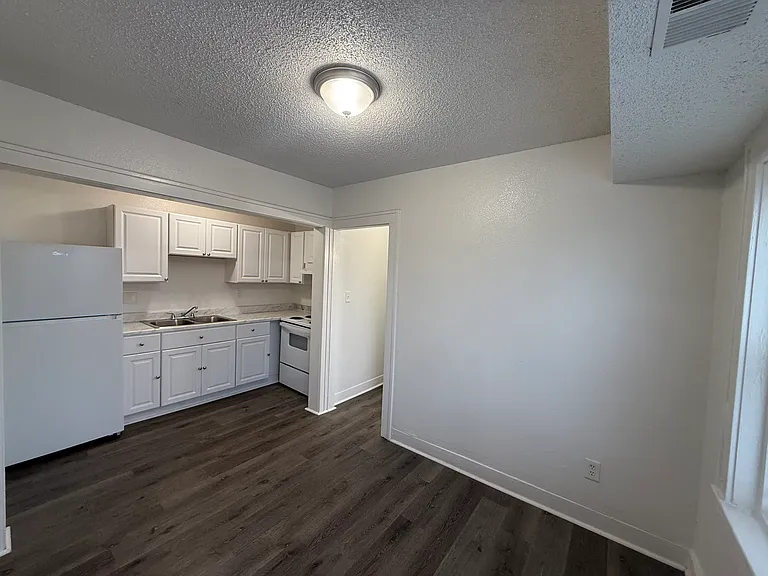 Stonewall Court Apts — Photo 15
