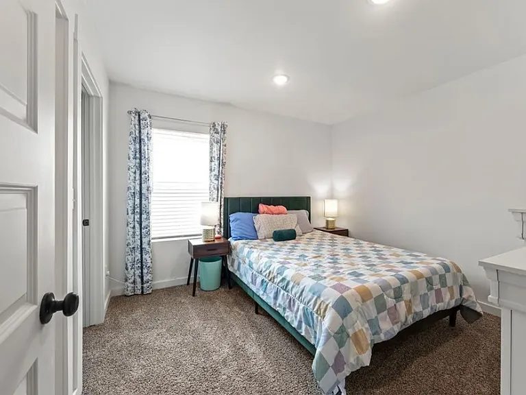 1061 Kentucky Ave — Photo 8