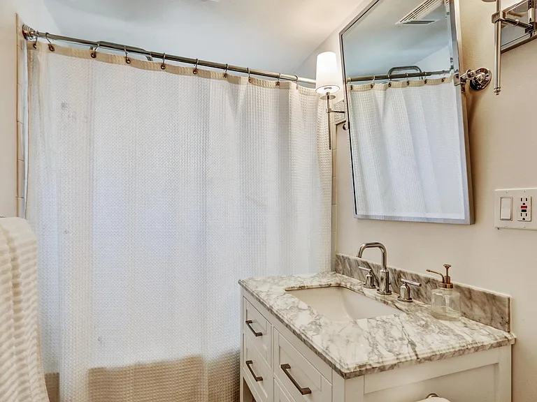 1914 W 50th Ter — Photo 10