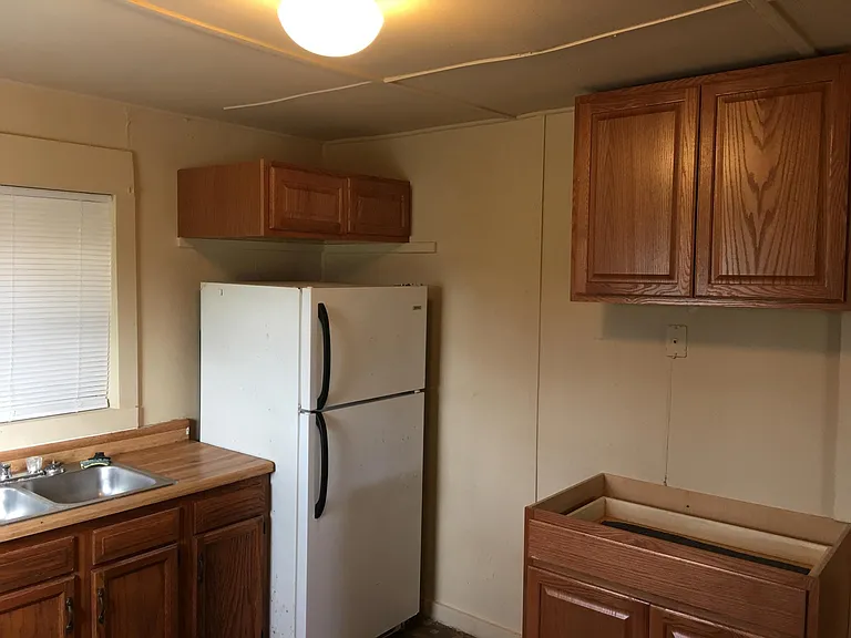 608 W Cedar St — Photo 16