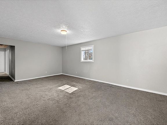 2nd image of 3319 N Hawthorne Ln