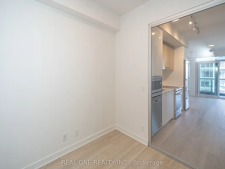 30 Upper Mall Way #1408 — Photo 24