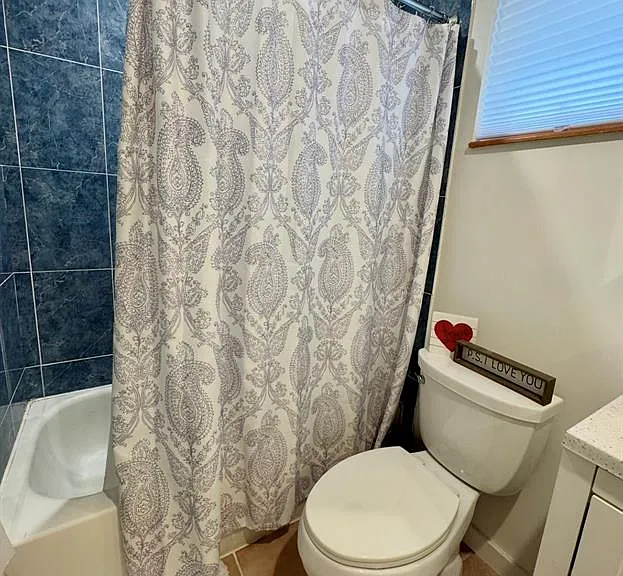 717 E Walnut St #1 — Photo 9