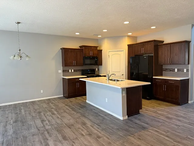 1605 Band Saw Dr NW — Photo 2