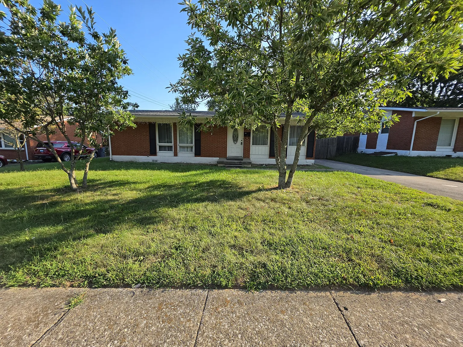 3 bed, 1.0 bath, 1090 sqft, $1,750 — Photo 2