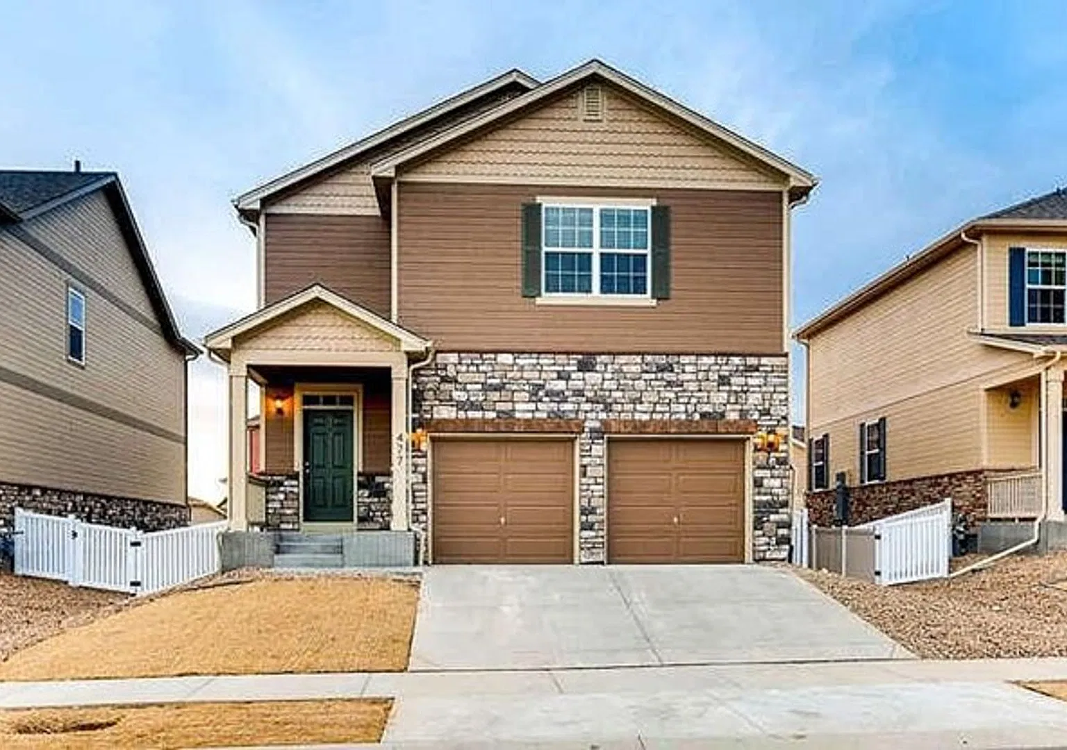 Immaculate 4 bedroom/ 3 bath house! Available November 6th! — Photo 1