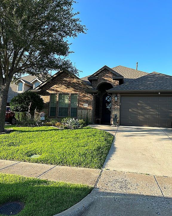 1st image of 809 Golden Nugget Dr