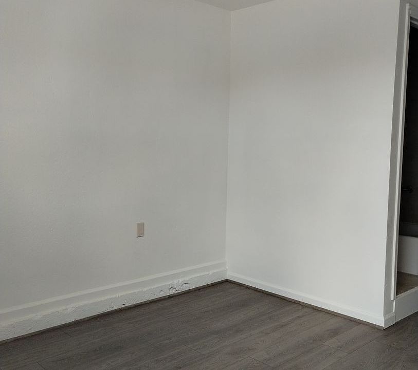 1st image of 208 N B St #4