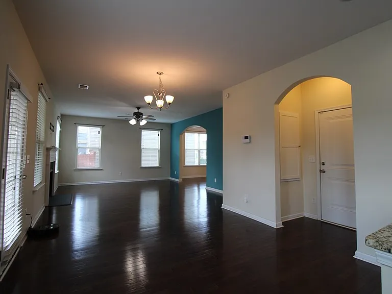 870 Cormier Dr — Photo 7