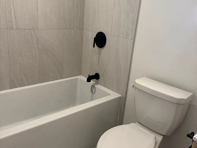 1185 Dupont St #604 — Photo 10