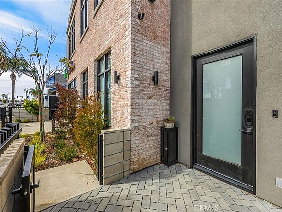 3rd image of 756 W 19th St Unit B