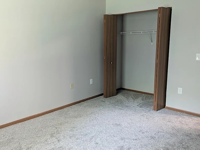 Bradley Manor Apartments — Photo 9