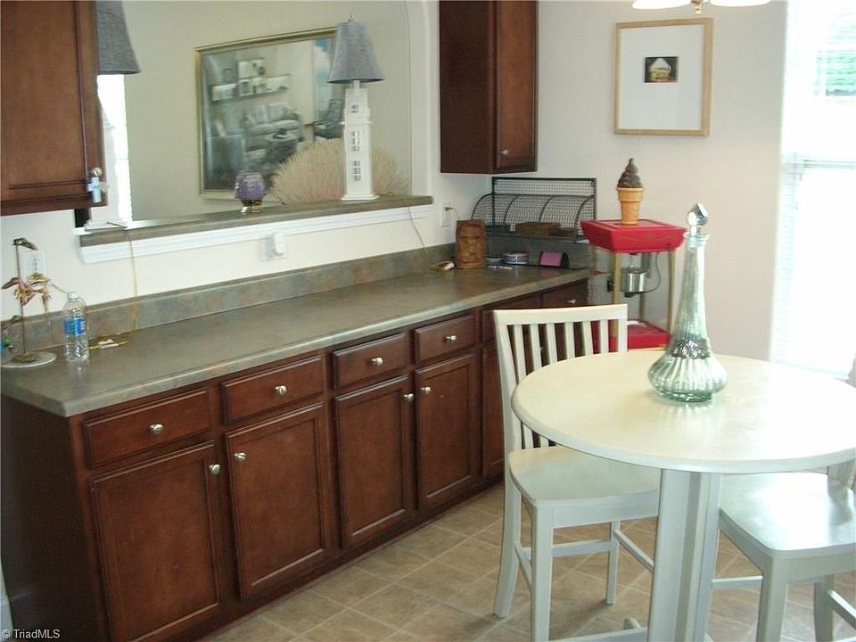 Kitchen bar