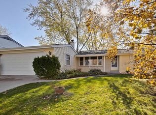 847 Beechwood Rd, Buffalo Grove, IL 60089