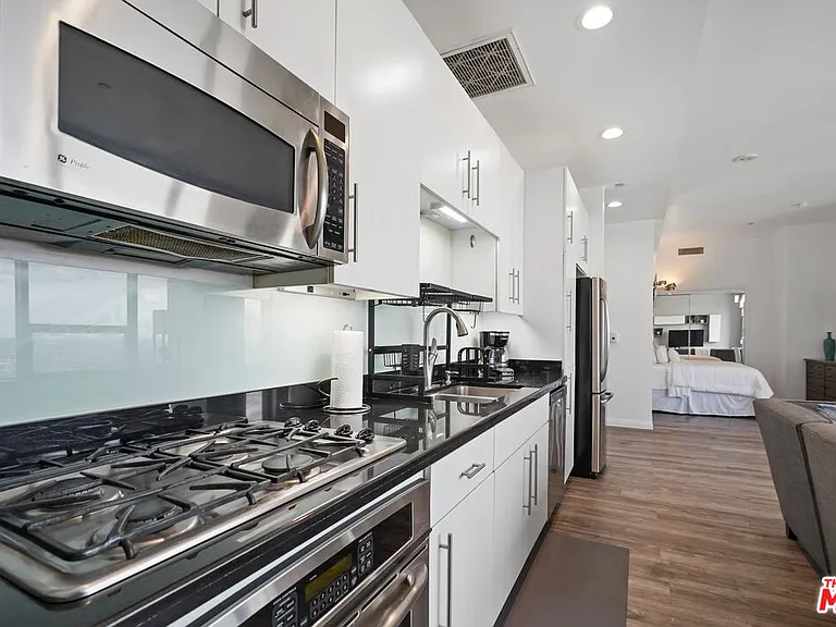 1100 Wilshire Blvd #2201 — Photo 15