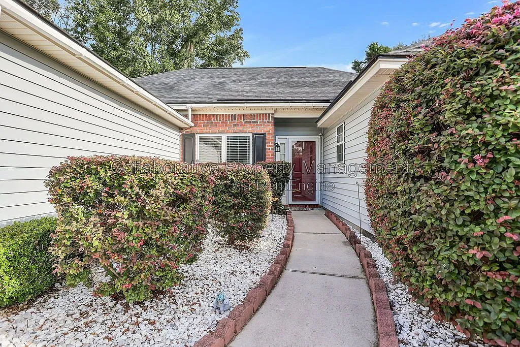4 bed, 2.0 bath, 1711 sqft, $2,300 — Photo 3