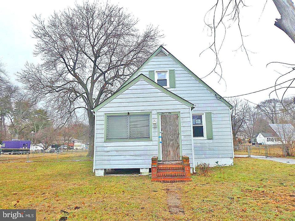 1st image of 1006 Shoreland Dr