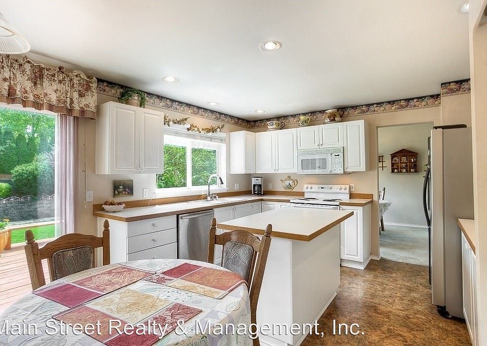 1st image of 1821 35th Street Pl SE