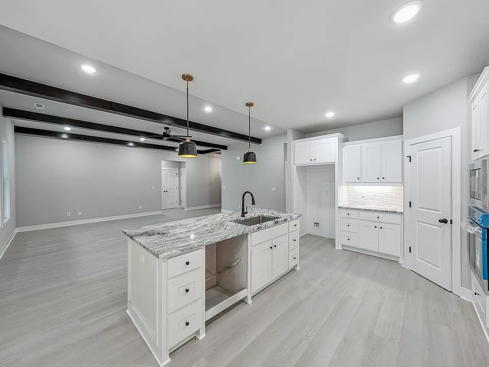 10 Olmsted Cir
