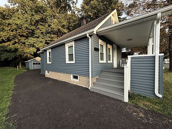 3rd image of 40 N Brookside Ave